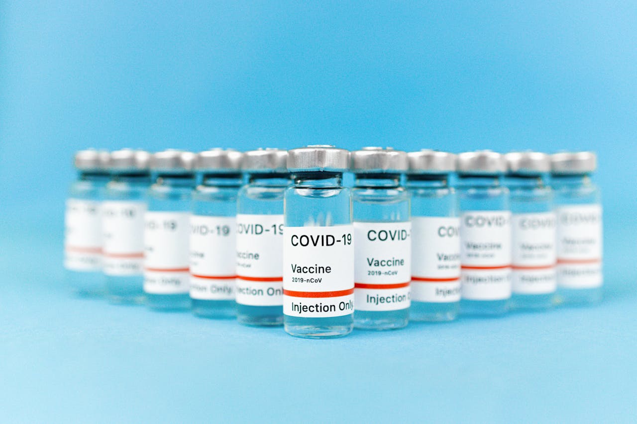 Rapid evaluation of COVID-19 vaccine effectiveness against symptomatic infection with SARS-CoV-2 variants by analysis of genetic distance