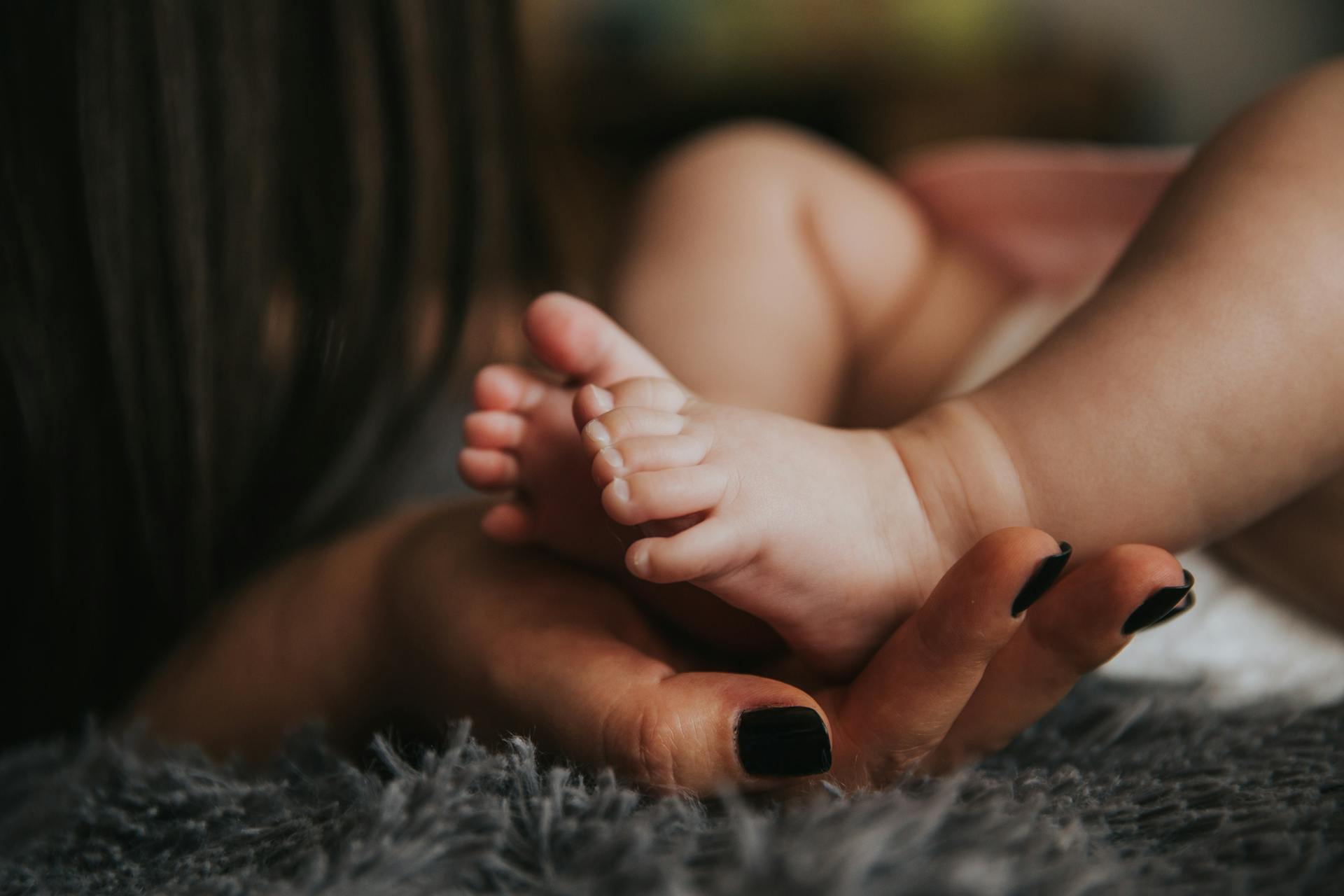 Maternal smoking during pregnancy increases the risk of gut microbiome-associated childhood overweight and obesity