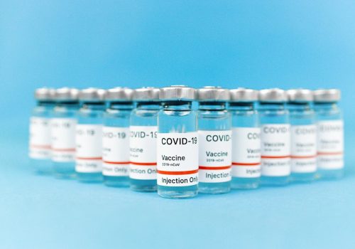 Rapid evaluation of COVID-19 vaccine effectiveness against symptomatic infection with SARS-CoV-2 variants by analysis of genetic distance