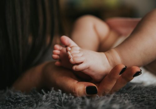 Maternal smoking during pregnancy increases the risk of gut microbiome-associated childhood overweight and obesity